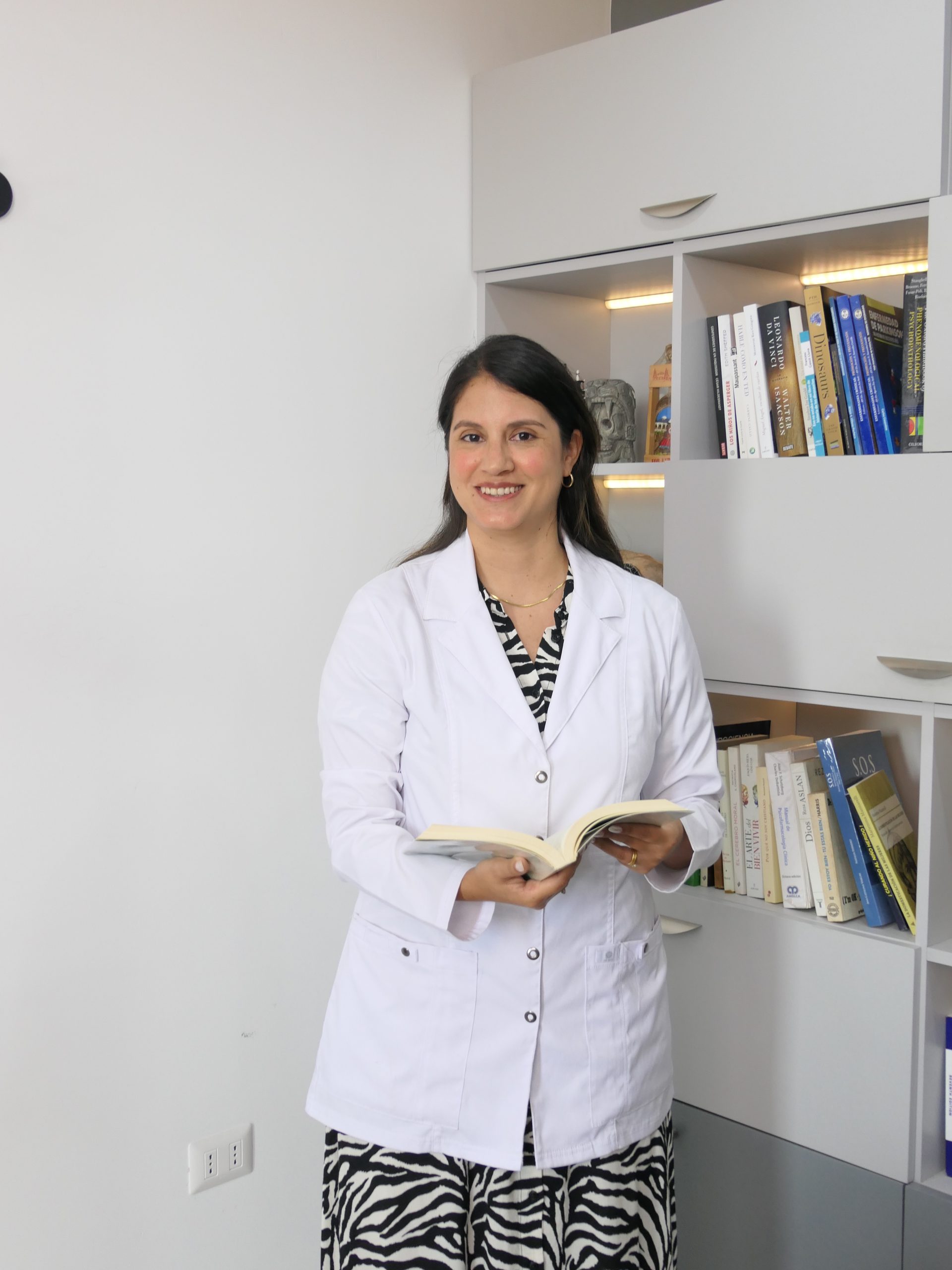 Dra. Alejandra Meneses Saco
